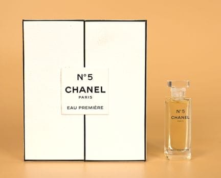 Chanel - «n.º 5 Eau Première» - (2008)
Estuche de 