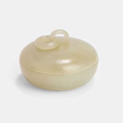 A Chinese jade box and cover, Qing dynasty (1644-1