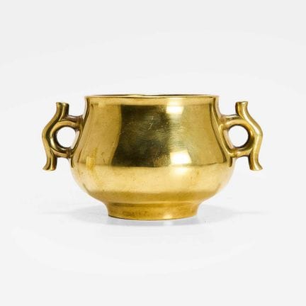 A Chinese bronze incense burner, Qing dynasty (164