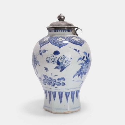 Eine chinesische blau-weiße Vase aus der Chongzhen