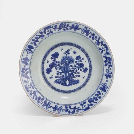Ein chinesischer blau-weißer Teller aus der späten