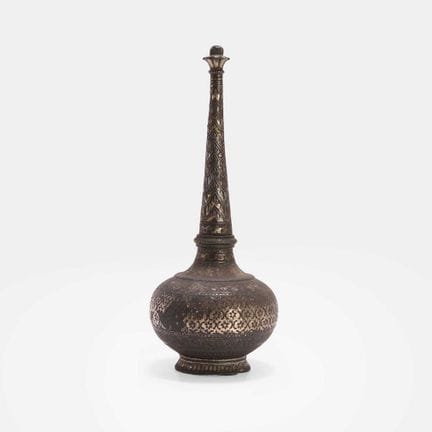Un aspersoir à eau de rose indien de style Bidri, 