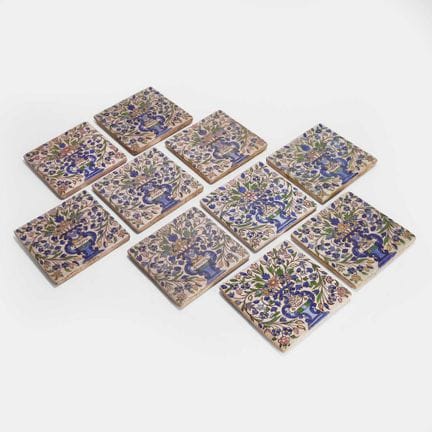 Collection de dix carreaux de poterie peints de l'