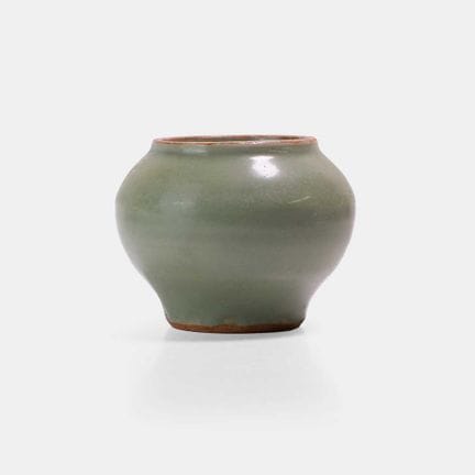 Ein chinesisches Gefäß aus Longquan mit Seladon-Gl