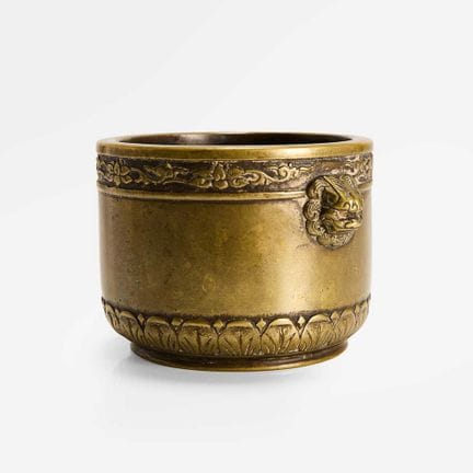 A Chinese bronze incense burner, Qing dynasty (164