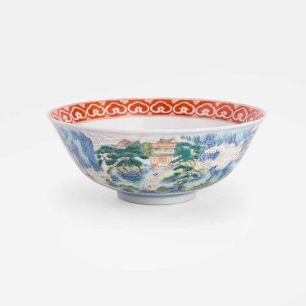 A Chinese famille rose bowl, Jiaqing (1796-1820), 