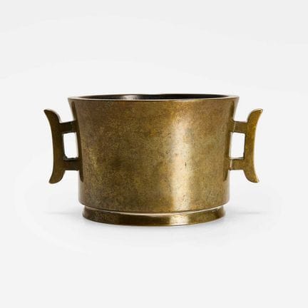 A Chinese bronze incense burner, Qing dynasty (164