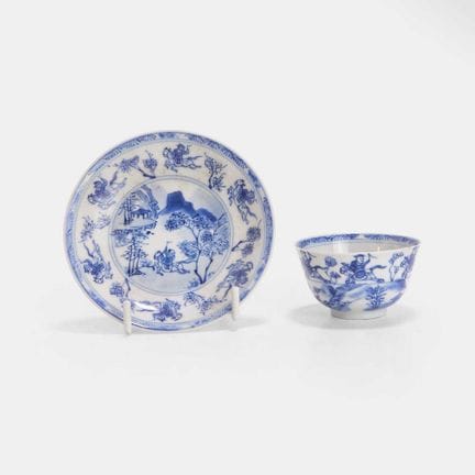 Tasse à thé et soucoupe chinoises bleues et blanch
