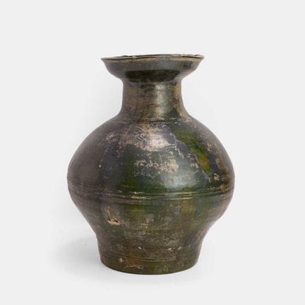 Eine chinesische Vase aus bleiglasierter Keramik, 