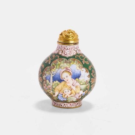 Une tabatière chinoise de Pékin, décorée de motifs