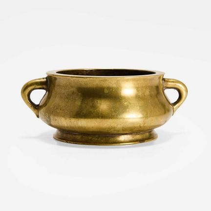 A Chinese bronze incense burner, Qing dynasty (164