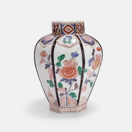 A Japanese Imari vase, Edo period (1603-1868), of 