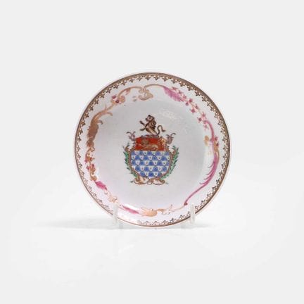Une soucoupe chinoise de type « famille rose » des
