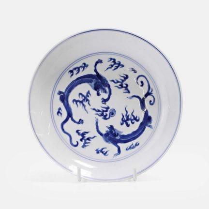 Assiette chinoise bleue et blanche, période Kangxi