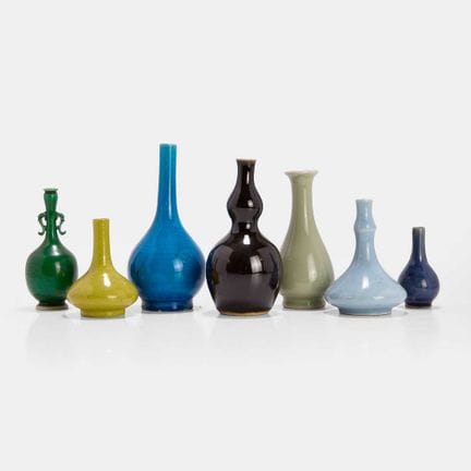 Sept petits vases chinois monochromes, de la dynas
