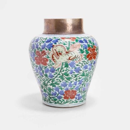 Ein chinesisches Wucai-Gefäß aus der Kangxi-Zeit (
