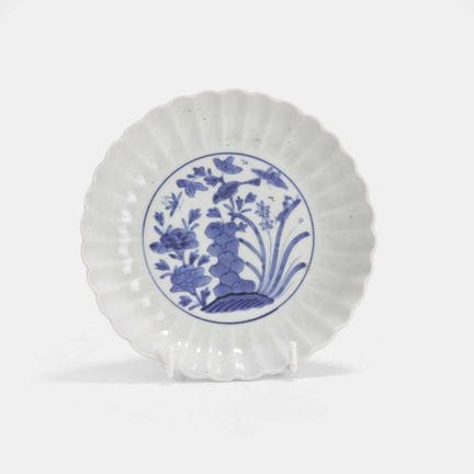 Plat japonais bleu et blanc, période Edo (1603-186