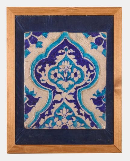 Panneau de carreaux moulés de Multan, émaillés en 