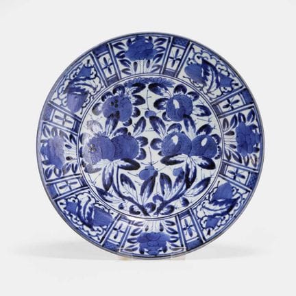 Assiette de service japonaise de type Arita Kraak,
