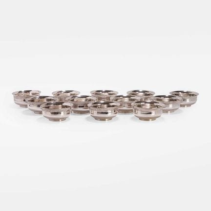 Collection de douze coupes persanes en argent, XXe