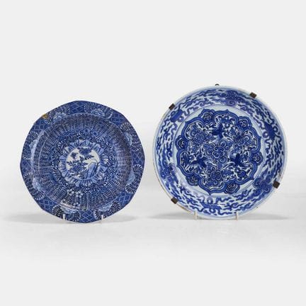 Deux assiettes chinoises bleues et blanches, de l'