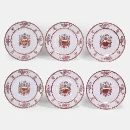 Ensemble de six assiettes héraldiques de style « f