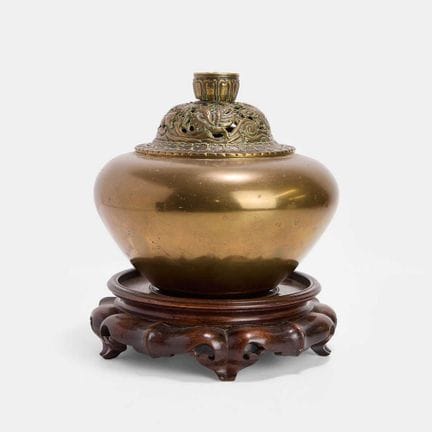A Chinese bronze incense burner, Qing dynasty (164