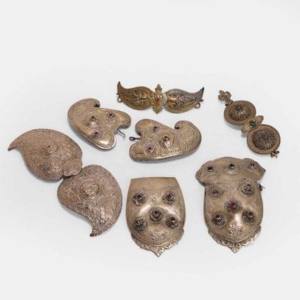 Une collection de boucles de ceinture de cérémonie