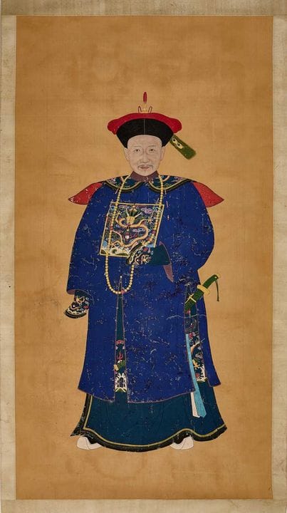 一幅20世纪的中国水粉画，描绘了一位身着蓝色长袍、佩戴龙形品级徽章的军官，水墨设色绢本（178 x 