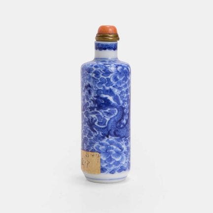 A Chinese blue and white snuff bottle, late Qing d