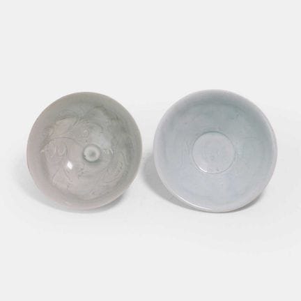 Zwei chinesische Schalen mit Qingbai-Glasur, Südli