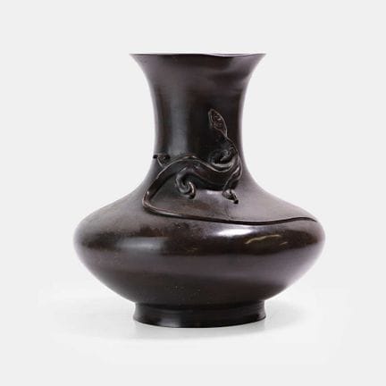 A Japanese bronze vase, Meiji period (1868-1912), 