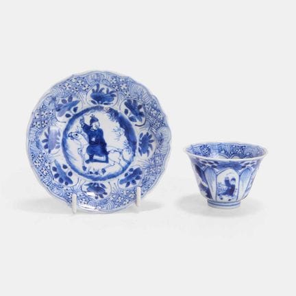 Tasse à thé et soucoupe chinoises bleues et blanch