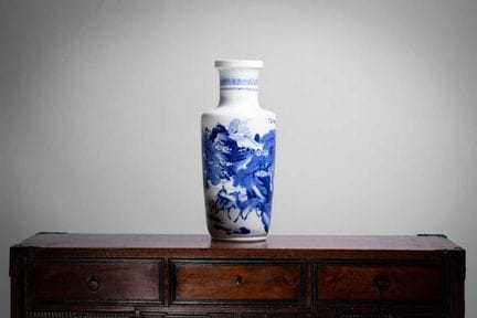 Vase chinois bleu et blanc de la période Kangxi (1