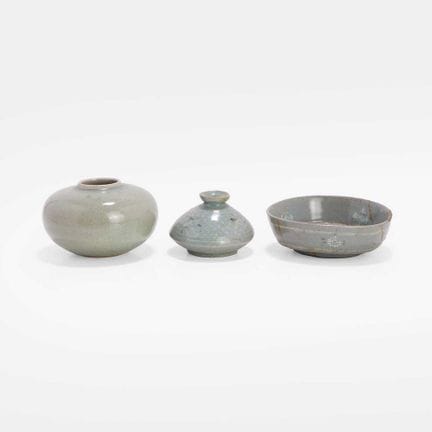 A collection of three Korean celadon wares, 18th-1