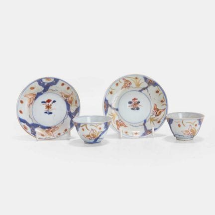A pair of Chinese Imari teacups and saucers, 18th 