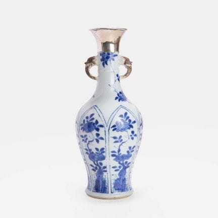 A Chinese blue and white vase, Kangxi (1662-1722),