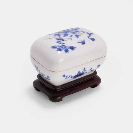 A Chinese blue and white box, mid-Qing dynasty, of