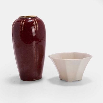 Deux pièces de porcelaine chinoise monochrome, de 