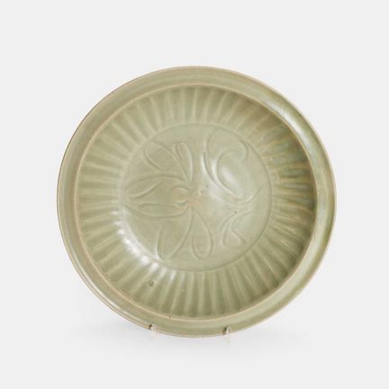 Plat de service en céladon de Longquan, Chine, dyn