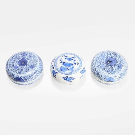 Three Chinese blue and white boxes and covers, Kan