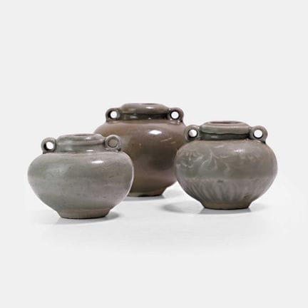Trois petits pots chinois à glaçure céladon, dynas