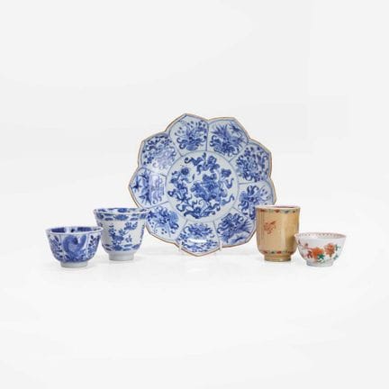 A group of Chinese porcelain, 18th century, compri