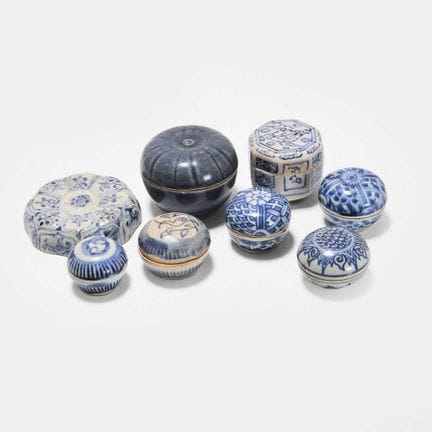 A collection of seven Vietnamese blue and white bo