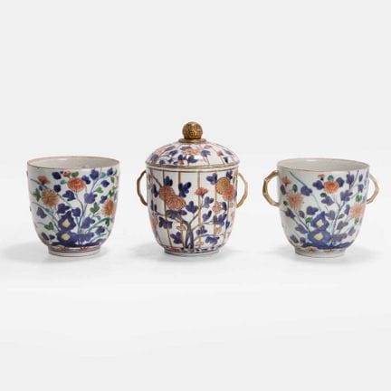 Three Japanese Imari pots, 18th century, each of t
