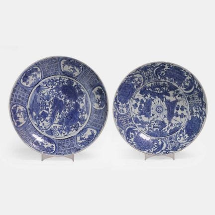 Two large Chinese blue and white 'Swatow' chargers