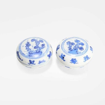 A pair of Chinese blue and white boxes and covers,
