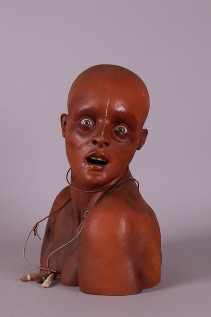 Silvana BELLETTI.
Bust. 1984. Fiberglass (H = 38).