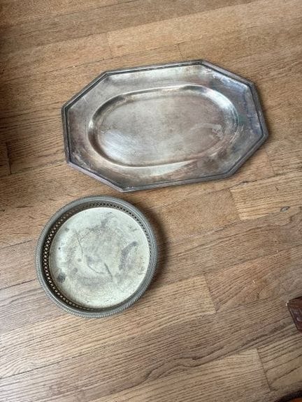 GALLIA 品牌，CHRISTOFLE 出品
八边形盘，边缘饰有镂空花边
40 x 27 厘米
（