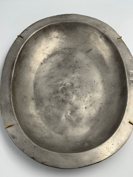 Oval-shaped pewter DEEP PLATE 
H: 37 cm - W: 28.5 